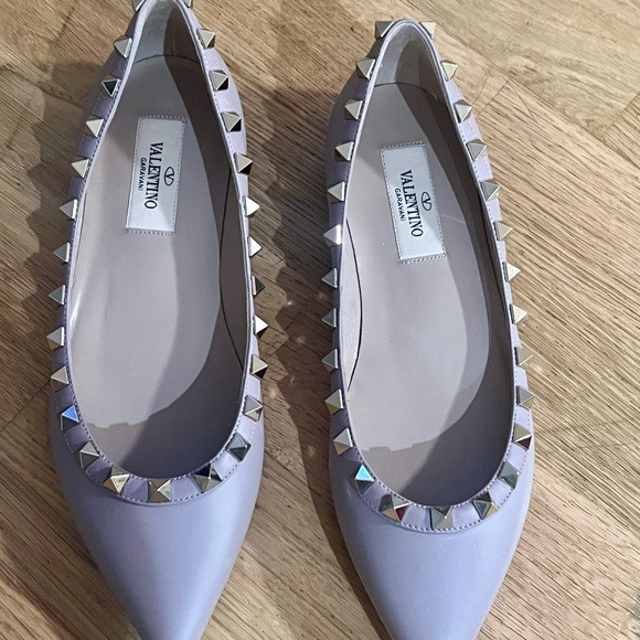 Valentino Garavani - Pointed Toe Studded Flats. - Picture 2 of 8